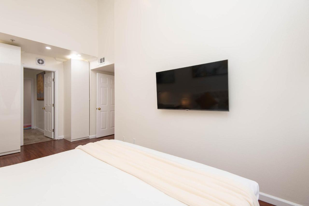Spacious 2Br/2.5Ba + Game Room Glendale Exterior photo