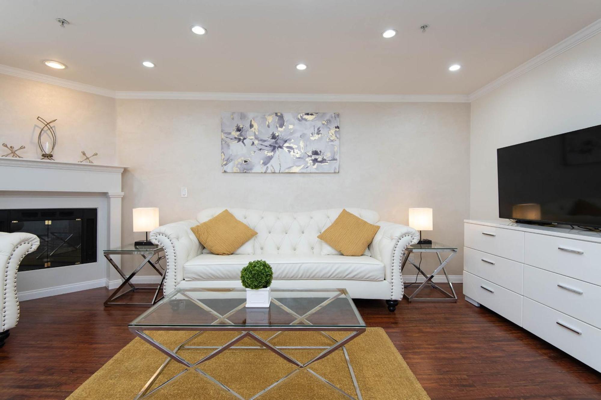Spacious 2Br/2.5Ba + Game Room Glendale Exterior photo