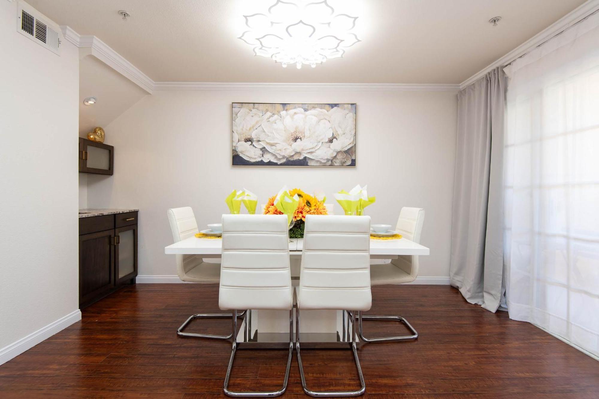 Spacious 2Br/2.5Ba + Game Room Glendale Exterior photo