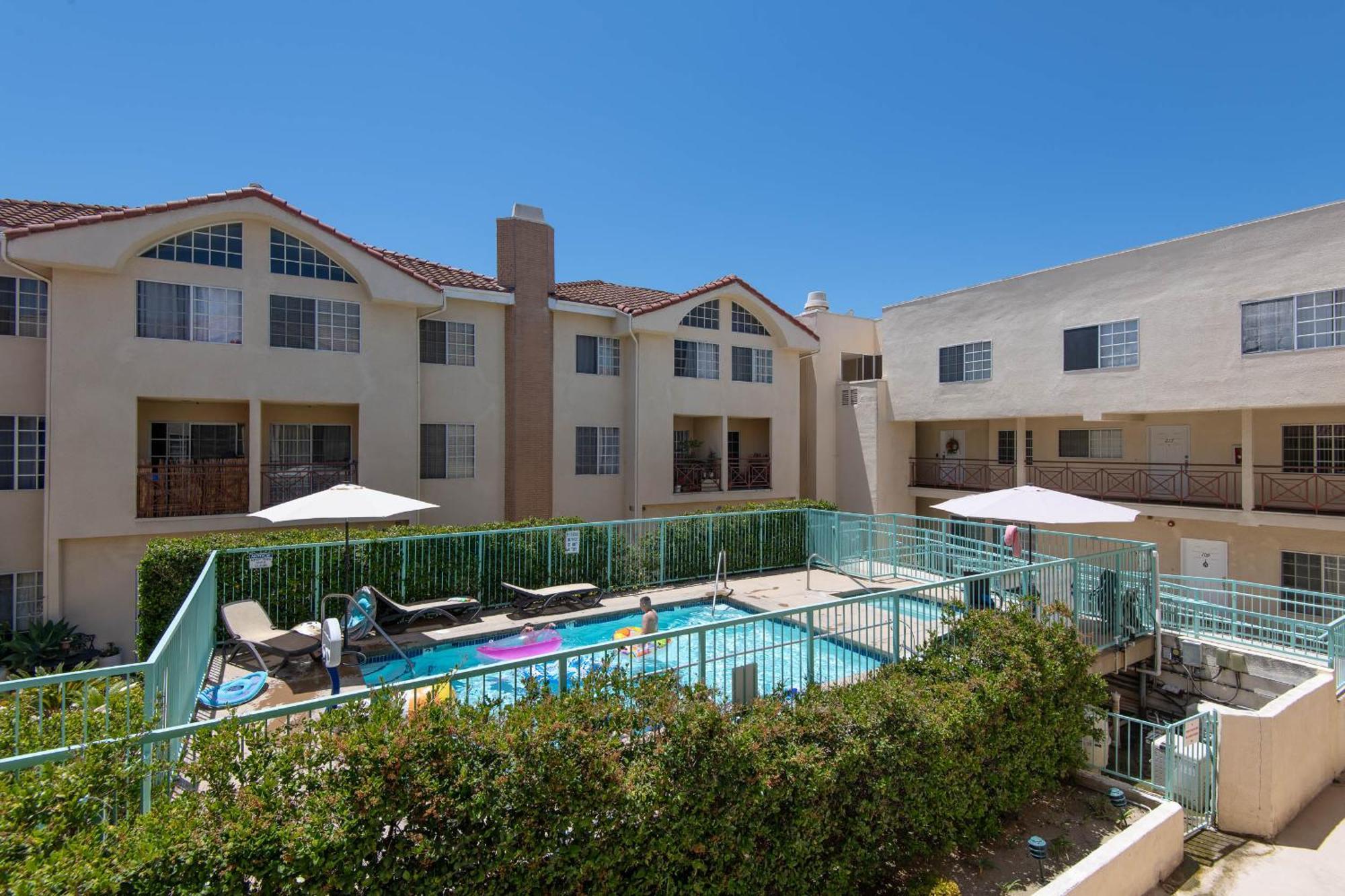 Spacious 2Br/2.5Ba + Game Room Glendale Exterior photo